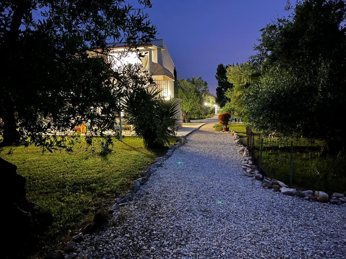 B&B Villa Mediterranee Con Parking Space Trani Ngoại thất bức ảnh