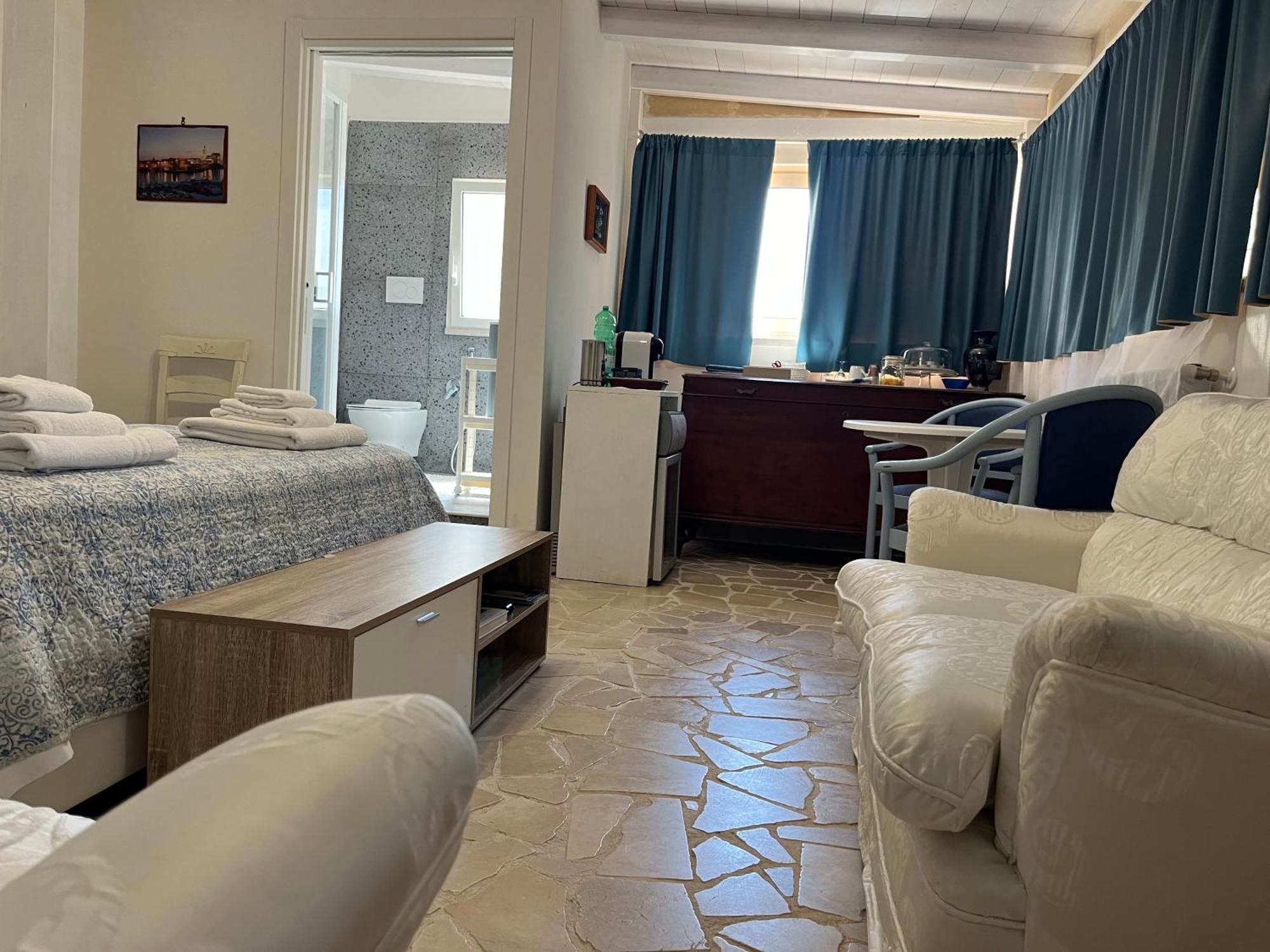 B&B Villa Mediterranee Con Parking Space Trani Ngoại thất bức ảnh