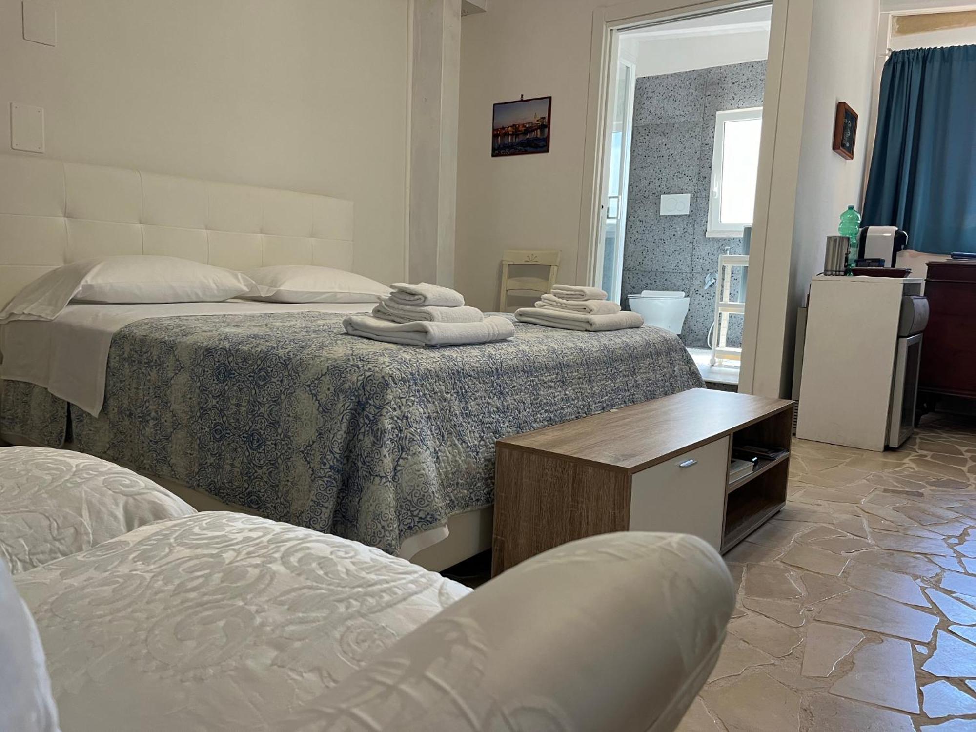 B&B Villa Mediterranee Con Parking Space Trani Ngoại thất bức ảnh