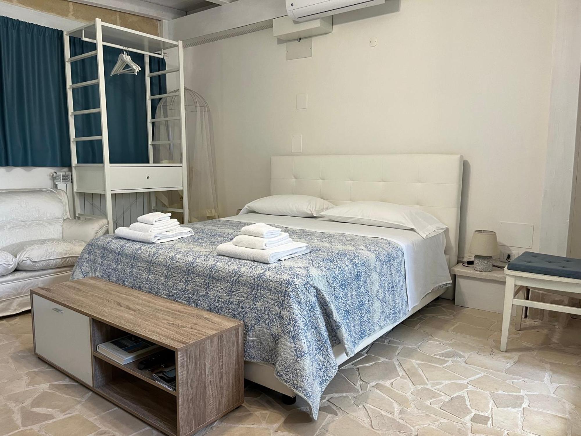B&B Villa Mediterranee Con Parking Space Trani Ngoại thất bức ảnh